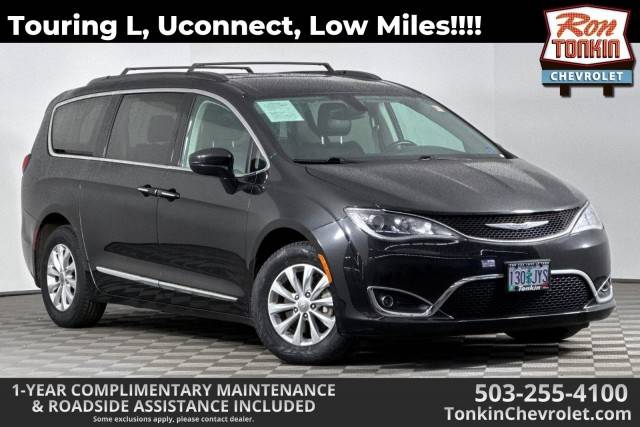 2017 Chrysler Pacifica Minivan Touring-L FWD photo