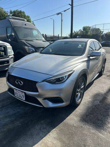 2017 Infiniti QX30 Luxury FWD photo