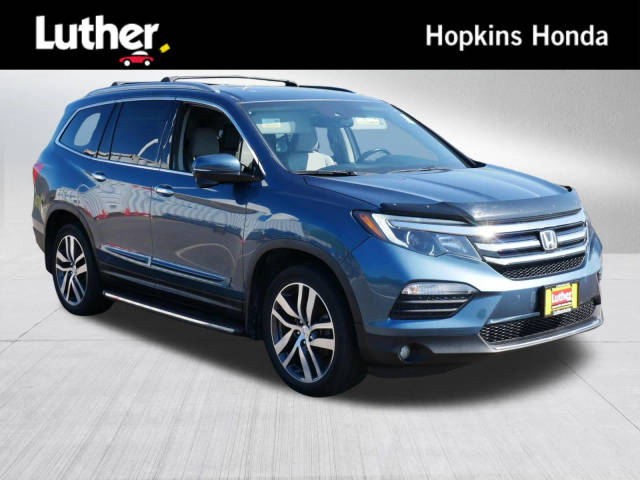 2017 Honda Pilot Touring AWD photo