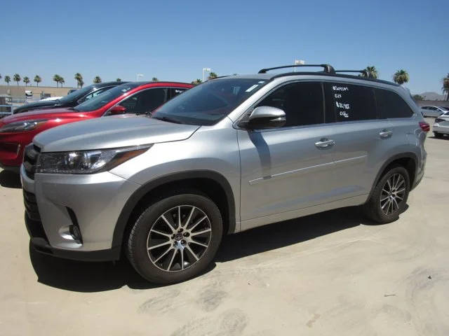 2017 Toyota Highlander SE FWD photo
