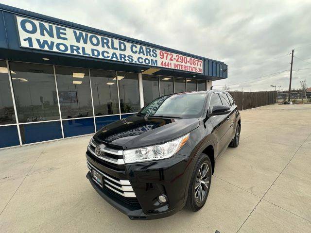 2017 Toyota Highlander LE Plus FWD photo