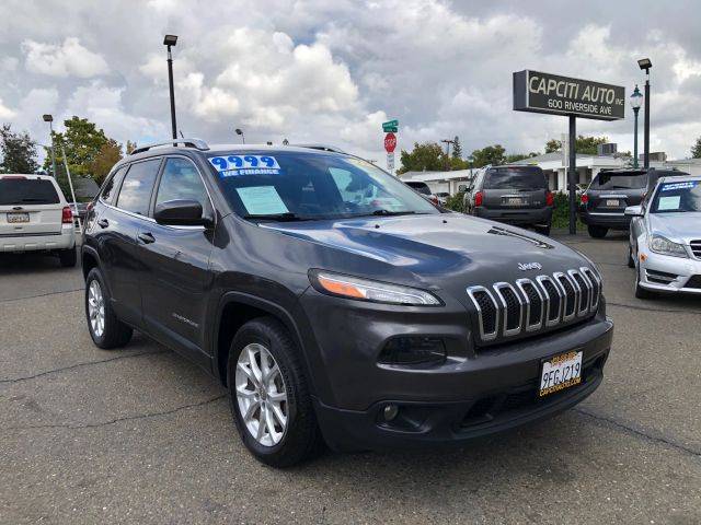 2017 Jeep Cherokee Latitude FWD photo