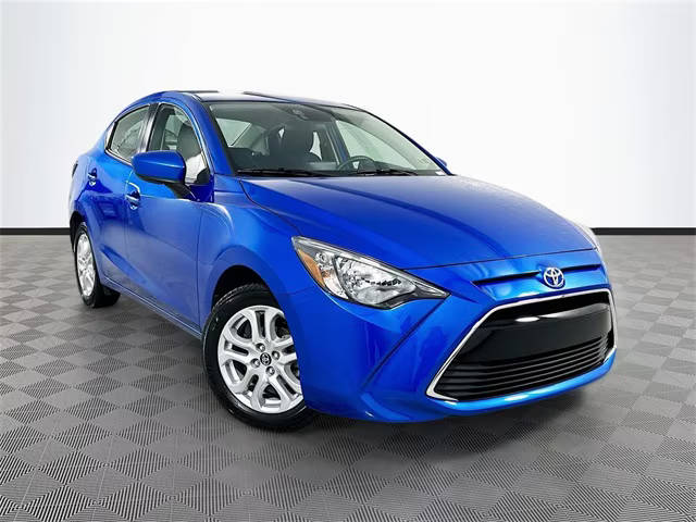 2017 Toyota Yaris  FWD photo