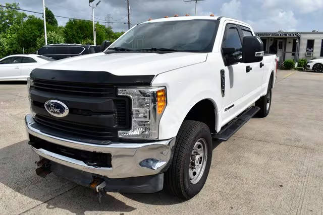 2017 Ford F-350 Super Duty XL 4WD photo