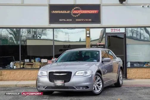 2017 Chrysler 300 Limited RWD photo
