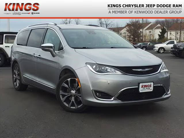 2017 Chrysler Pacifica Minivan Limited FWD photo