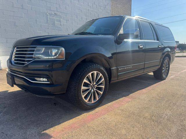 2016 Lincoln Navigator L Select RWD photo