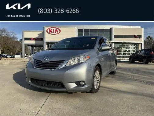 2016 Toyota Sienna XLE FWD photo