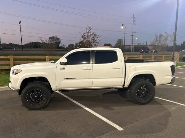 2017 Toyota Tacoma SR5 4WD photo