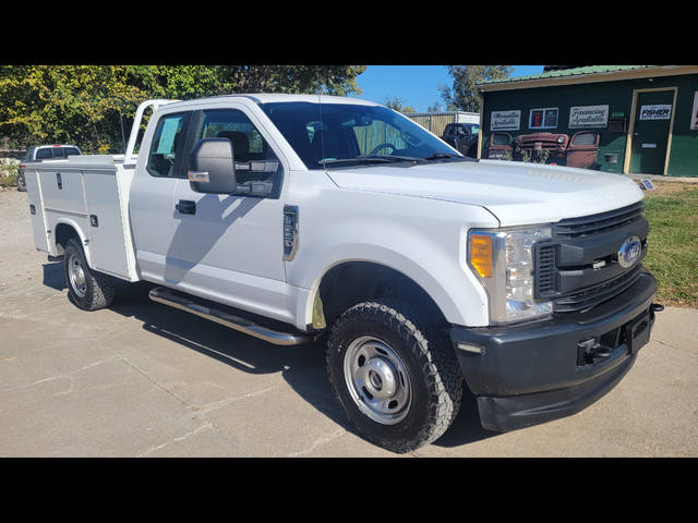 2017 Ford F-250 Super Duty XL 4WD photo