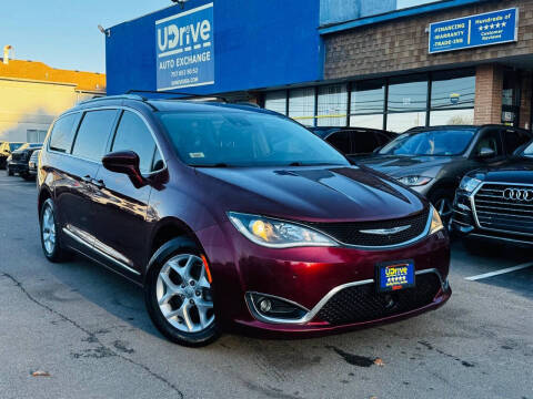 2017 Chrysler Pacifica Minivan Touring-L Plus FWD photo