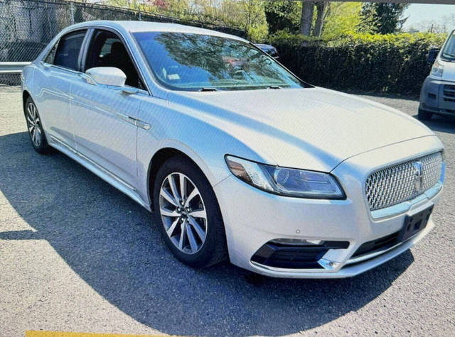 2017 Lincoln Continental Livery AWD photo