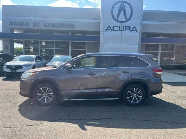 2017 Toyota Highlander XLE AWD photo