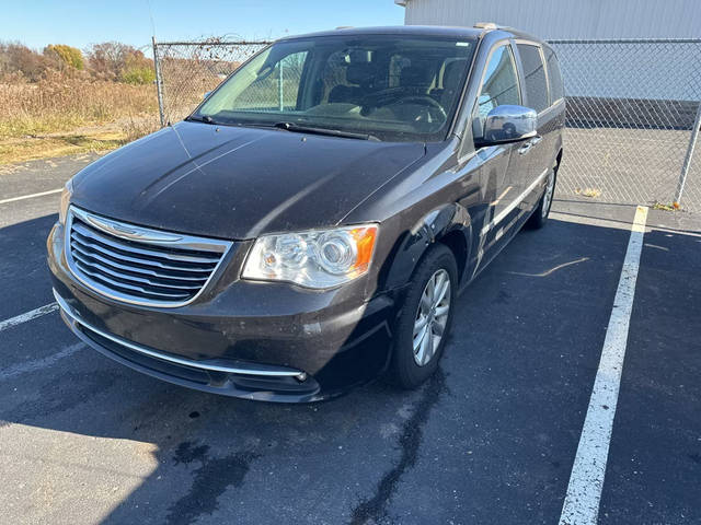 2015 Chrysler Town and Country Limited Platinum FWD photo