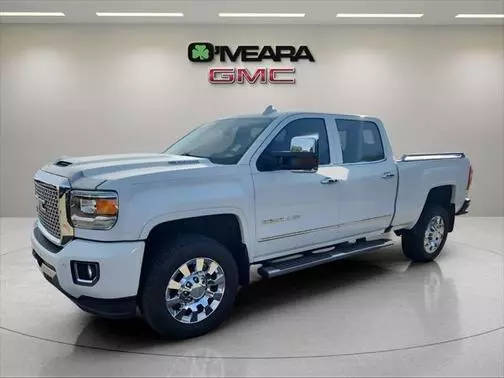 2017 GMC Sierra 2500HD Denali 4WD photo