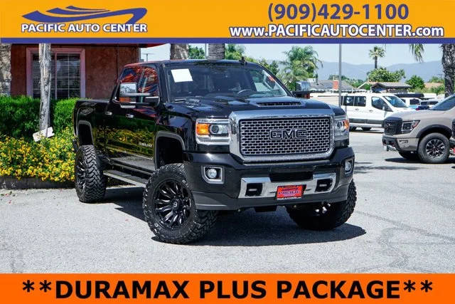 2017 GMC Sierra 2500HD Denali 4WD photo