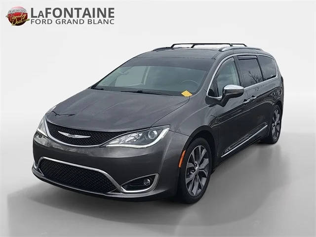 2017 Chrysler Pacifica Minivan Limited FWD photo