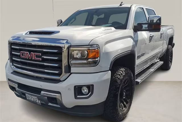 2017 GMC Sierra 2500HD SLT 4WD photo