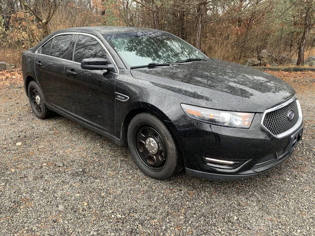 2017 Ford Taurus SHO AWD photo