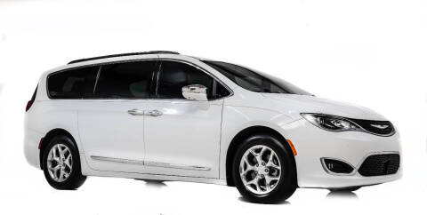 2017 Chrysler Pacifica Minivan Limited FWD photo