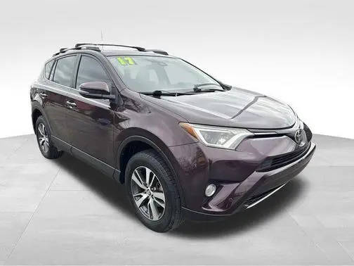 2017 Toyota RAV4 XLE FWD photo