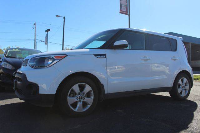 2017 Kia Soul Base FWD photo