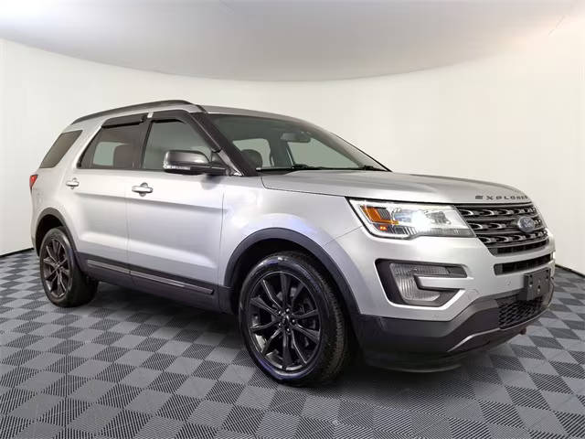 2017 Ford Explorer XLT 4WD photo