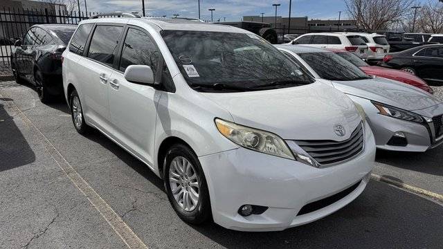 2017 Toyota Sienna XLE FWD photo