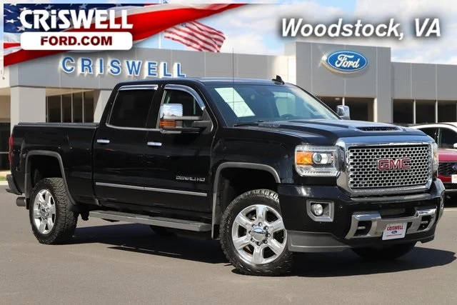 2017 GMC Sierra 2500HD Denali 4WD photo