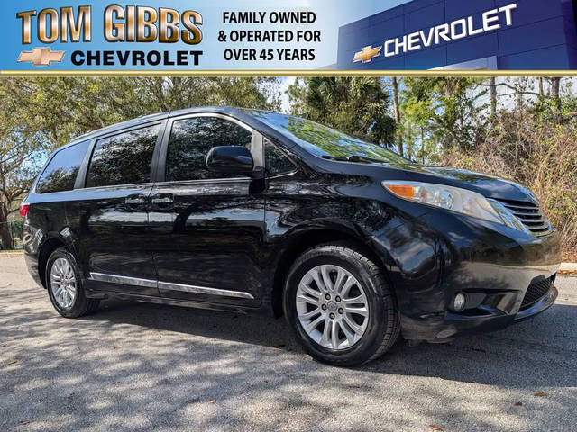 2017 Toyota Sienna XLE FWD photo