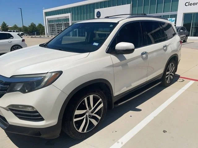 2017 Honda Pilot Touring FWD photo