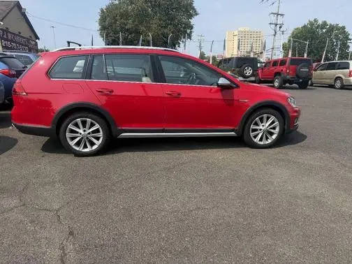 2017 Volkswagen Golf Alltrack S AWD photo