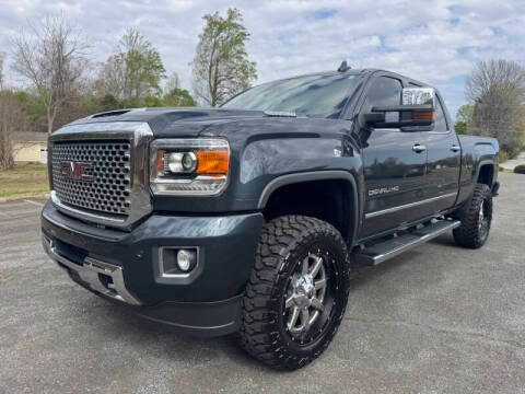 2017 GMC Sierra 2500HD Denali 4WD photo