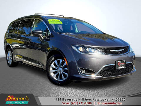 2017 Chrysler Pacifica Minivan Touring-L FWD photo