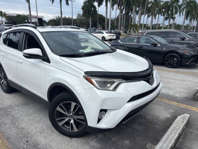 2017 Toyota RAV4 XLE FWD photo