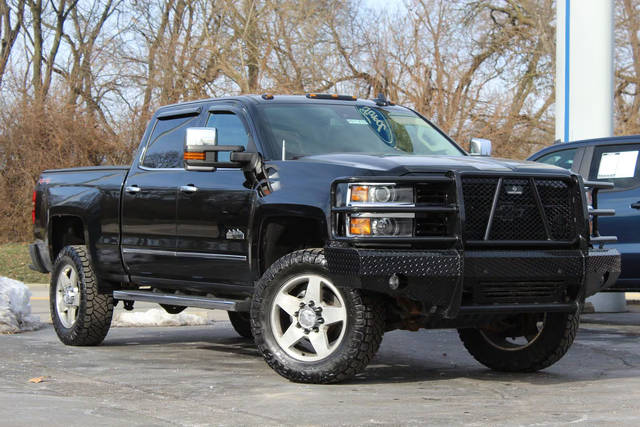 2017 Chevrolet Silverado 2500HD High Country 4WD photo