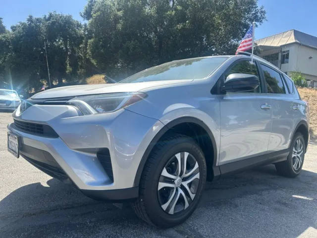 2017 Toyota RAV4 LE FWD photo