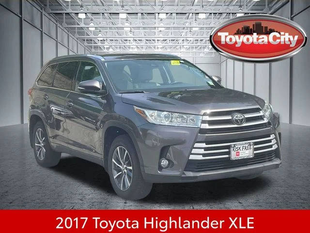 2017 Toyota Highlander XLE AWD photo