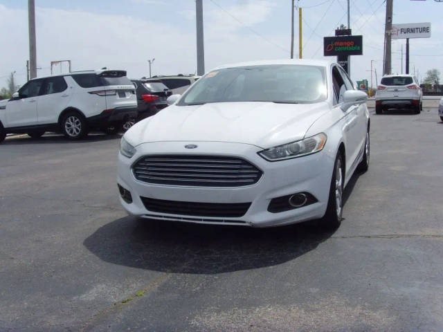 2016 Ford Fusion SE FWD photo