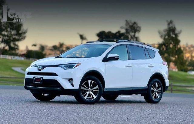 2017 Toyota RAV4 XLE AWD photo
