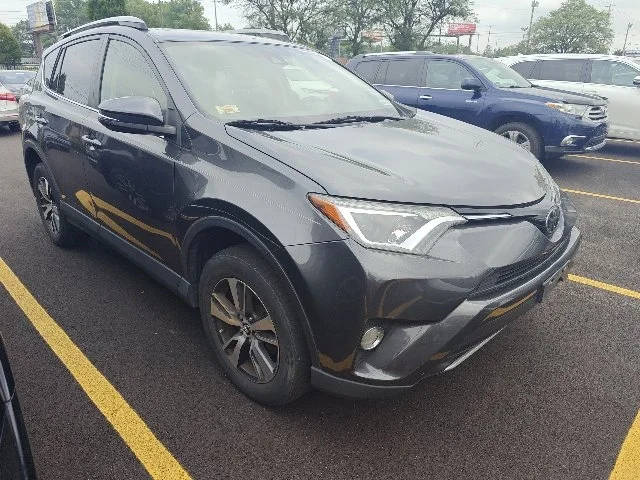 2017 Toyota RAV4 XLE AWD photo