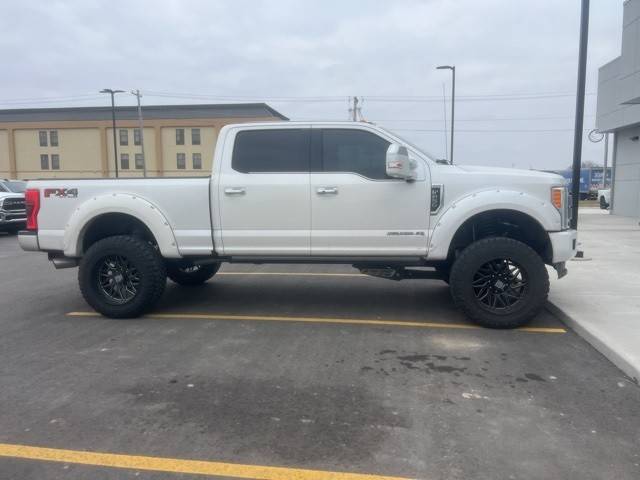 2017 Ford F-250 Super Duty Platinum 4WD photo