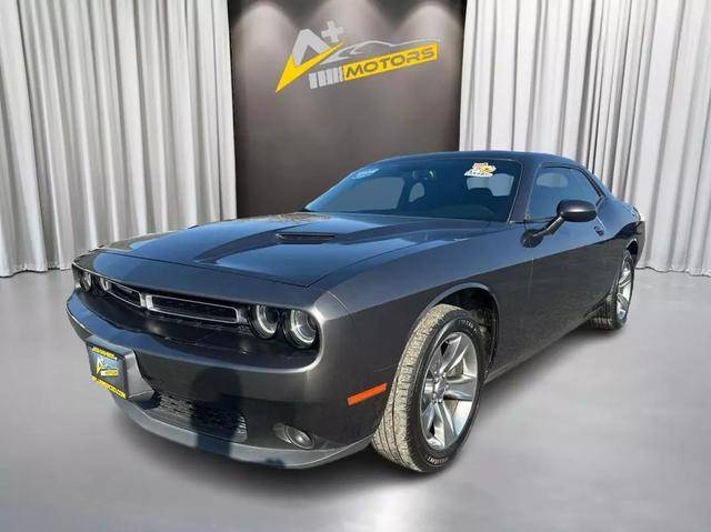 2015 Dodge Challenger SXT RWD photo