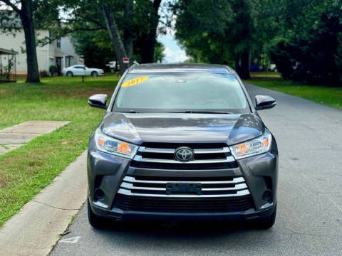 2017 Toyota Highlander LE FWD photo