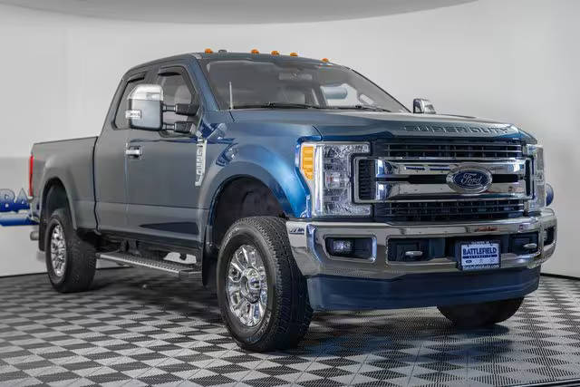 2017 Ford F-250 Super Duty XLT 4WD photo