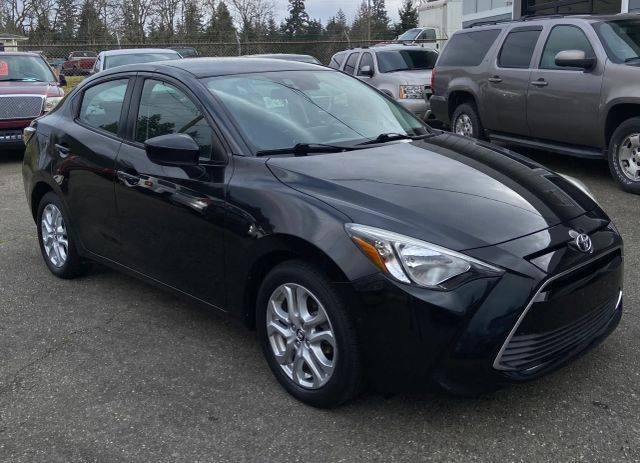 2017 Toyota Yaris FWD photo