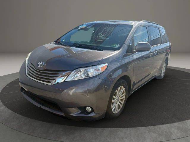 2017 Toyota Sienna XLE FWD photo