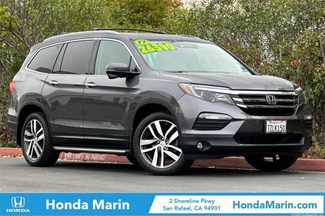 2017 Honda Pilot Touring AWD photo