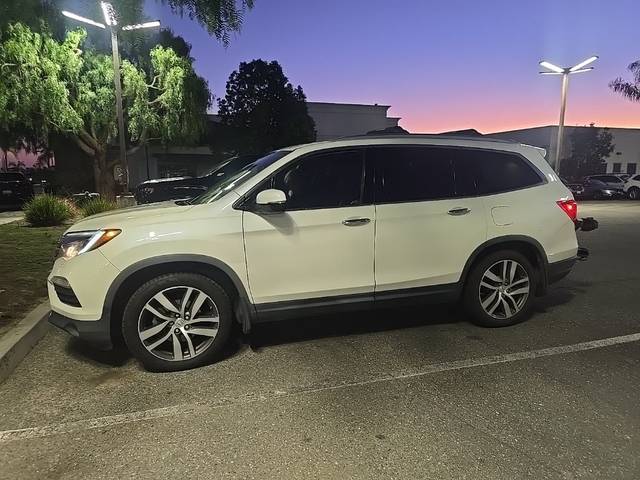 2017 Honda Pilot Touring AWD photo