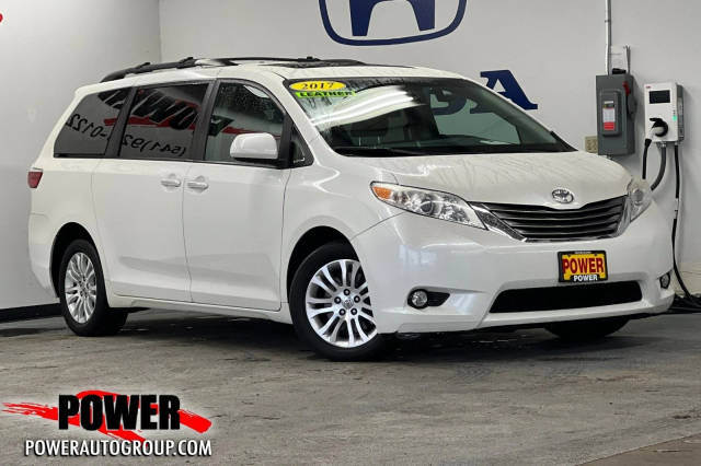 2017 Toyota Sienna XLE FWD photo